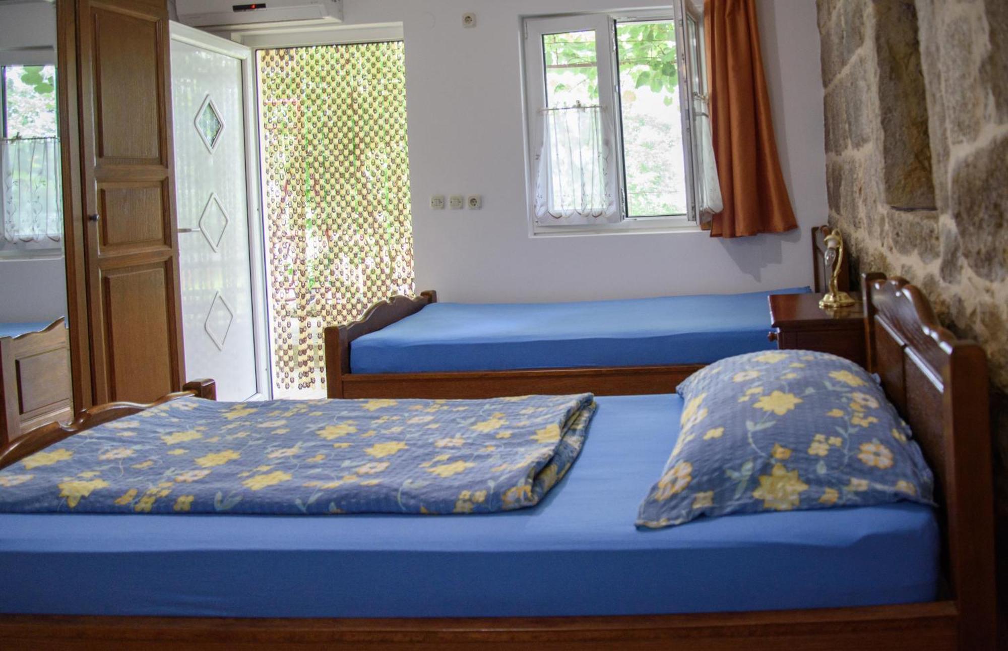Apartments Cvitini Dvori Garjak Vrlika Ngoại thất bức ảnh