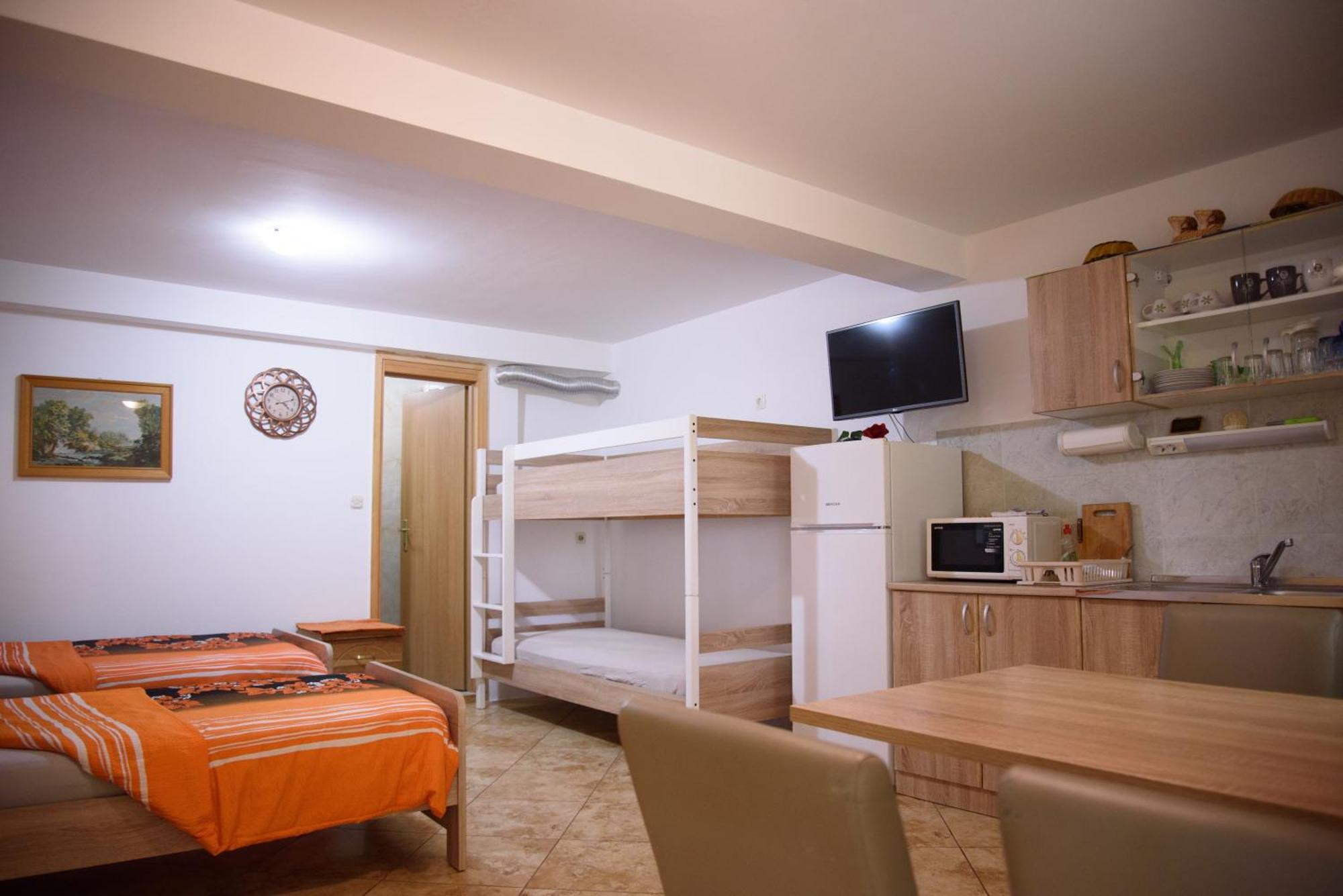 Apartments Cvitini Dvori Garjak Vrlika Ngoại thất bức ảnh