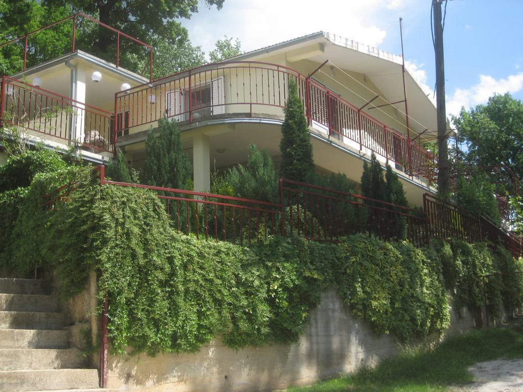 Apartments Cvitini Dvori Garjak Vrlika Ngoại thất bức ảnh